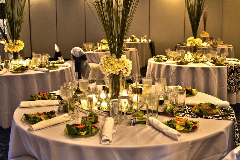 Springfield Hotel And Suites Кингсленд Екстериор снимка