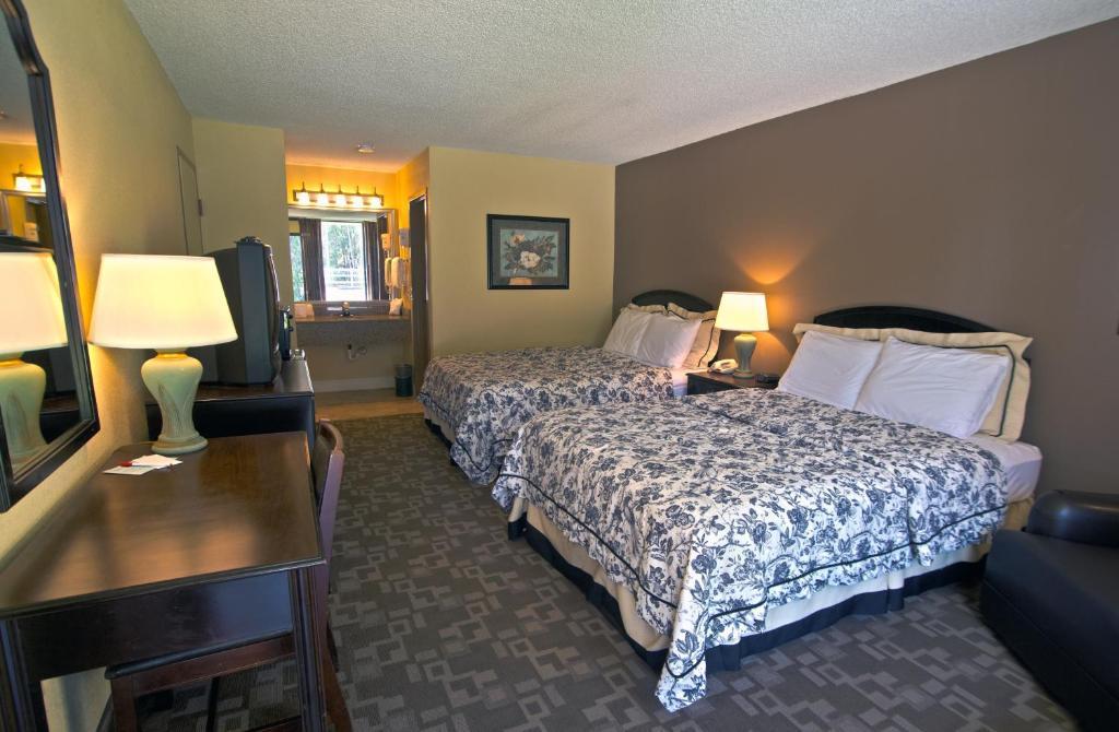 Springfield Hotel And Suites Кингсленд Екстериор снимка