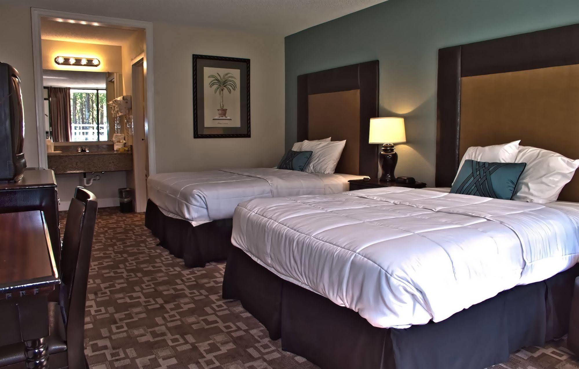 Springfield Hotel And Suites Кингсленд Екстериор снимка